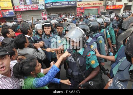 Dhaka, Bangladesh. 19th Dec, 2013. Dec. 19, 2013 - Dhaka, Bangladesh -Bangladeshi riot police clash with social activists and bloggers during a protest procession to the Pakistan High Commission in Dhaka on December 19, 2013. The procession was organized to protest Pakistan's reaction over the execution of Abdul Quader Molla, a top Islamist leader convicted of war crimes. © Monirul Alam. Credit:  Monirul Alam/ZUMAPRESS.com/Alamy Live News Stock Photo