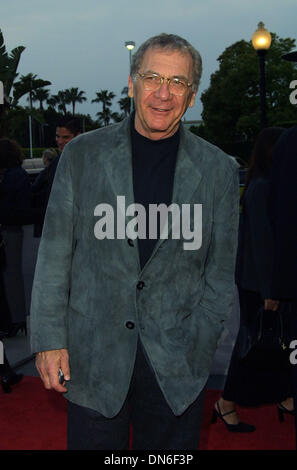 Apr. 7, 2002 - Hollywood, CALIFORNIA, USA - SYDNEY POLLACK..CHANGING LANES - PREMIERE.PARAMOUNT STUDIOS, HOLLYWOOD, CA.APRIL 7, 2002. NINA PROMMER/   2002 K24618NP.(Credit Image: © Globe Photos/ZUMAPRESS.com) Stock Photo