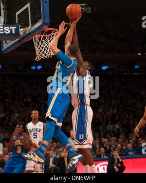 UCLA guard Zach LaVine #14 in the NCAA college basketball game against ...