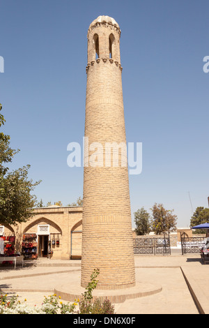 Minaret at Kok Gumbaz Mosque in Dorut Tilovat Complex, Shakhrisabz, Uzbekistan Stock Photo