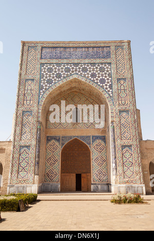 Kok Gumbaz Mosque, also known as Mirzo Ulugh Beg Mosque in Dorut Tilovat Complex, Shakhrisabz, Uzbekistan Stock Photo