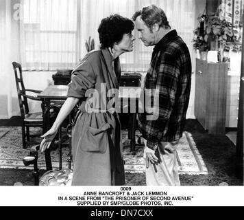 Jan. 1, 2001 - 0009.ANNE BANCROFT & JACK LEMMON .IN A SCENE FROM ''THE PRISONER OF SECOND AVENUE''.SUPPLIED BY SMP/(Credit Image: © Globe Photos/ZUMAPRESS.com) Stock Photo