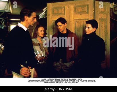 Apr. 4, 2001 - L4570:  A SCENE FROM THE FILM ''DAMAGE'' WITH. JEREMY IRONS, MIRANDA RICHARDSON, RUPERT GRAVES AND JULIETTE BINOCHE.. SUPPLIED BY (Credit Image: © Globe Photos/ZUMAPRESS.com) Stock Photo