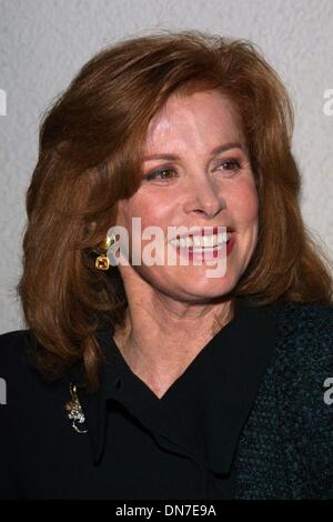 Nov. 24, 2002 - Beverly Hills, CALIFORNIA, USA - Stefanie POWERS ..K27298TR  NORBY WALTER'S 21ST ANNUAL PRE-HOLIDAY PARTY.THE FRIARS CLUB, BEVERLY HILLS, CA.NOV. 24, 2002. TOM RODRIGUEZ/   2002.(Credit Image: © Globe Photos/ZUMAPRESS.com) Stock Photo