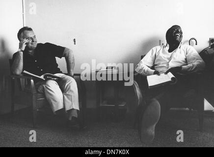 Sept. 5, 2002 - ROD STEIGER AND SIDNEY POITIER ON SET OF IN THE HEAT OF THE NIGHT. RON THAL(Credit Image: © Globe Photos/ZUMAPRESS.com) Stock Photo