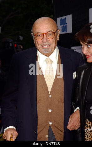 May 8, 2002 - K24981AR: ''ABOUT A BOY '' SCREENING AT THE FIRST ANNUAL TRIBECA FILM FESTIVAL IN NEW YORK CITY 05/08/02. ANDREA RENAULT/   2002.AHMET ERTUGUN(Credit Image: © Globe Photos/ZUMAPRESS.com) Stock Photo
