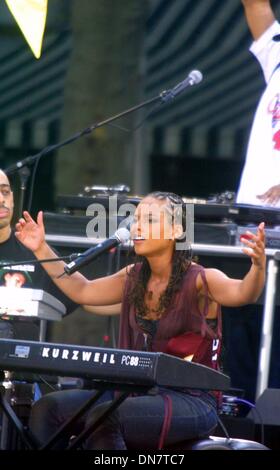 May 31, 2002 - K25189JBB ALICIA KEYS PERFORMS ON .ABCS GOOD MORNING AMERICA.NYC, 05/31/02. JOHN BARRETT/   2002(Credit Image: © Globe Photos/ZUMAPRESS.com) Stock Photo