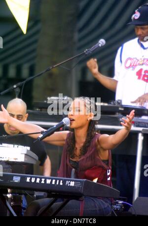 May 31, 2002 - K25189JBB ALICIA KEYS PERFORMS ON .ABCS GOOD MORNING AMERICA.NYC, 05/31/02. JOHN BARRETT/   2002(Credit Image: © Globe Photos/ZUMAPRESS.com) Stock Photo