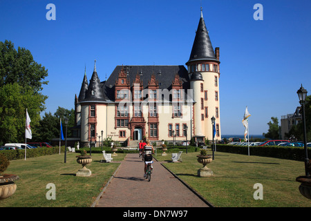 Klink Castle near  Waren, Lake  Mueritz, Mecklenburg Lakes, Mecklenburg Western Pomerania, Germany, Europe Stock Photo
