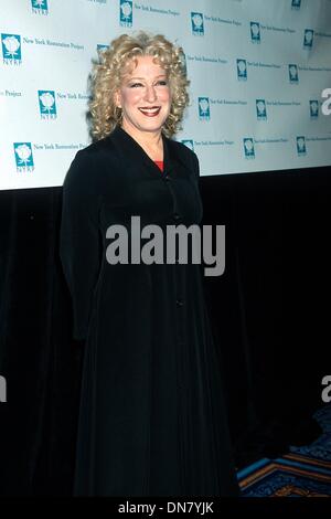 Oct. 30, 2001 - K23241RHART:  10/29/01.THE 5TH NY RESTORATION PROJECT BENEFIT AT THE MARRTOTT MARQUIS IN NYC..BETTE MIDLER. ROSE HARTMAN/   2001(Credit Image: © Globe Photos/ZUMAPRESS.com) Stock Photo