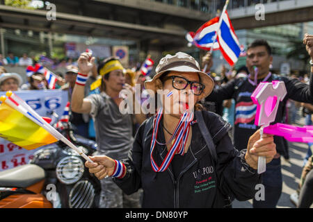 Bangkok, Thailand. 20th Dec, 2013. Anti-government protestors dance on Silom Road. Thousands of anti-government protestors, supporters of the so called Peoples Democratic Reform Committee (PRDC), jammed the Silom area, the ''Wall Street'' of Bangkok, Friday as a part of the ongoing protests against the caretaker government of Yingluck Shinawatra. Yingluck dissolved the Thai Parliament earlier this month and called for national elections on Feb. 2, 2014. Credit:  ZUMA Press, Inc./Alamy Live News Stock Photo