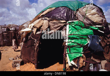 Nov. 30, 1993 - Mogadishu, Somalia - Makeshift hut made of rubbish bags and wood on the outskirts of Mogadishu-Somalia. (Credit Image: © Theodore Liasi/ZUMAPRESS.com) Stock Photo