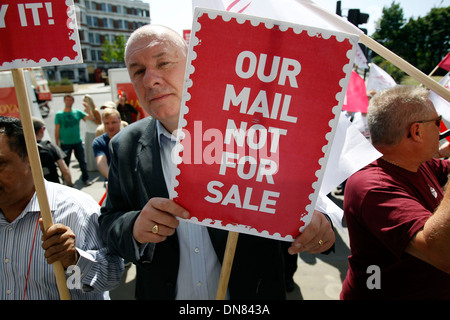 Postal workers and campaigners from the Communication Workers Union protest outside the Royal Mail headquarters Stock Photo