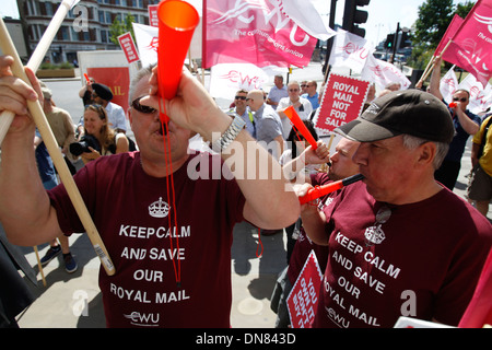 Postal workers and campaigners from the Communication Workers Union protest outside the Royal Mail headquarters Stock Photo