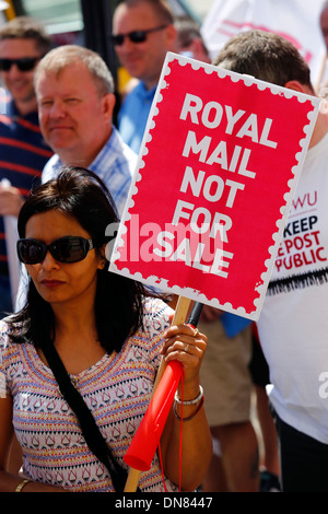 Postal workers and campaigners from the Communication Workers Union protest outside the Royal Mail headquarters Stock Photo