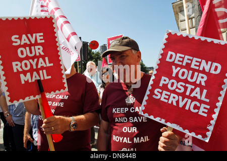 Postal workers and campaigners from the Communication Workers Union protest outside the Royal Mail headquarters Stock Photo