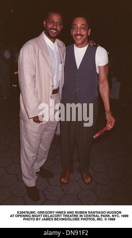 May 16, 2001 - K20478JBE: GREGORY HINES AND RUBEN SANTIAGO HUDSON.AT OPENING NIGHT DELACORT THEATRE IN CENTRAL PARK, NYC. 1999. JAMES BEVINS/   1999(Credit Image: © Globe Photos/ZUMAPRESS.com) Stock Photo