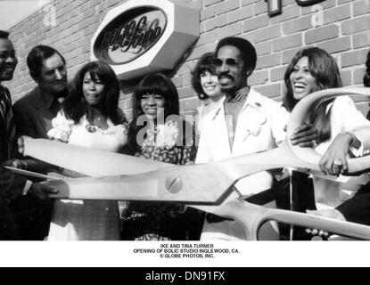 May 31, 2001 - IKE AND TINA TURNER.OPENING OF BOLIC STUDIO INGLEWOOD, CA.(Credit Image: © Globe Photos/ZUMAPRESS.com) Stock Photo