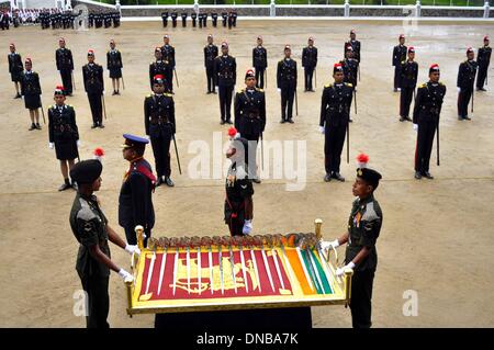 Diyatalawa, Southeast Sri Lanka. 21st Dec, 2013. Sri Lankan cadets participate in a graduation ceremony at a military academy in Diyatalawa, Southeast Sri Lanka, Dec. 21, 2013. Credit:  Gayan Sameera/Xinhua/Alamy Live News Stock Photo