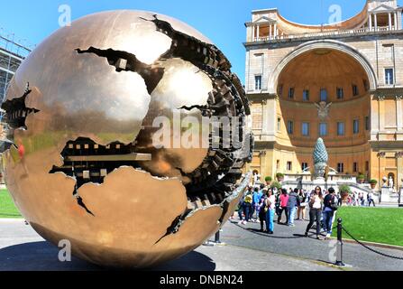 The pine court of the Vatican Museums is pictured in Rome, Italy, 13 May 2013. The golden ball 'Sfera con Sfera' made by Arnoldo Pomodoro in 1990 is pictured in the foreground. In the background the four meters high pinetree cone made of bronze is pictured which gave the court its name. Photo: Waltraud Grubitzsch Stock Photo