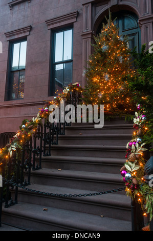 New York, NY - 21 December 2013 - Brownstone townhouse with decorated Christmas Tree in the Greenwich Village HIstoric District ©Stacy Walsh Rosenstock/Alamy Stock Photo