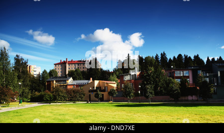 Green grass and azure sky: Pikku Huopalahti in early autumn. Oh, and let's not forget the beautiful houses Stock Photo