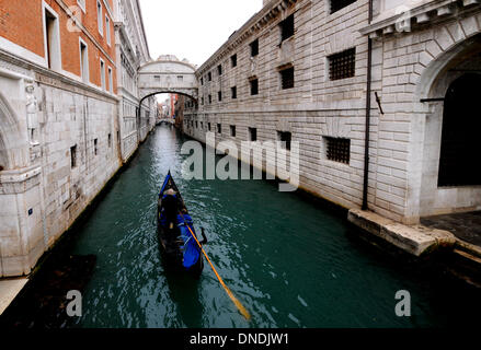 Venice. 24th Dec, 2013. Photo taken on December 21, 2013 shows the Venice's Bridge of Sighs in Venice, Italy. Venice is located in northeastern Italy and it's the capital city of Veneto region. Being separated by canals and linked by bridges, Venice is famous for its beautiful view and architecture. The city with its lagoon has been listed as a World Heritage by UNESCO in 1987. © Xu Nizhi/Xinhua/Alamy Live News Stock Photo