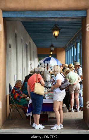 Indian vendors and shoppers under portal, Santa Fe, New Mexico USA Stock Photo