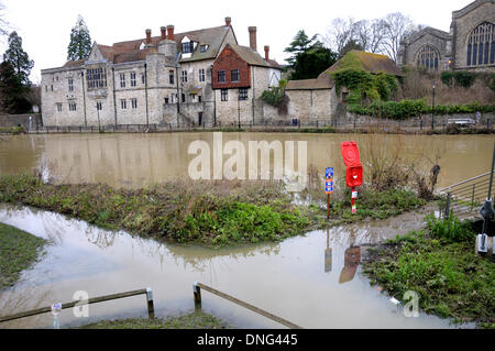 Maidstone, Kent, UK. 27th Dec, 2013. Damage caused by flooding of the River Medway Stock Photo