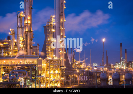 Grangemouth petrochemical plant and home to Scotland's oil refinery industry owned by Ineos, United Kingdom. Stock Photo