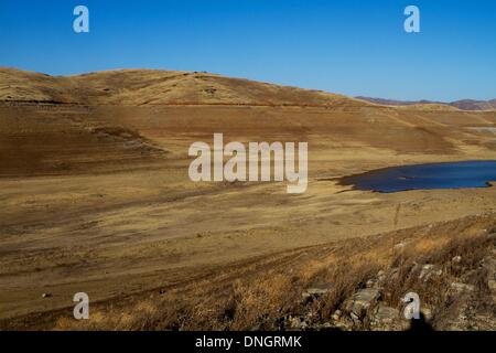 Los Banos, CA, USA. 28th Dec, 2013. San Luis Reservoir looks like someone pulled the drain plug with record low levels as water levels drop lower and lower. With the lack of rain and snow in the northern California area several of the reservoirs are seeing record lows in the water levels. San Luis Reservoir is one of those that has dropped to record levels. As of news reports in Aug. 2013 it was at 17% of capacity. Credit:  Marty Bicek/ZUMAPRESS.com/Alamy Live News Stock Photo