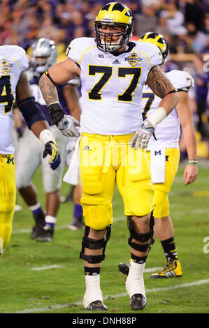 Taylor LEWAN Michigan Wolverines Football 8X10 Sports Action Photo (W)