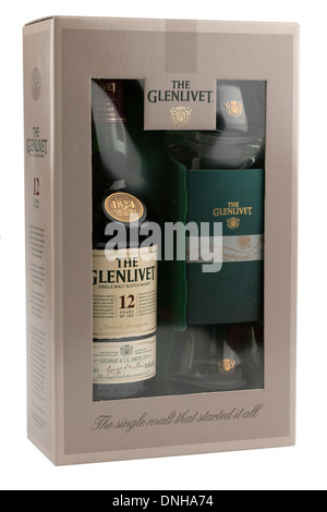 Whisky pack containing The Glenlivet 12 year old single malt scotch whisky and two glasses Stock Photo