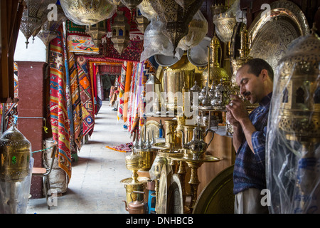 COPPER AND RUG SHOPS, HABOUS QUARTER, THE NEW MEDINA OF CASABLANCA, MOROCCO Stock Photo