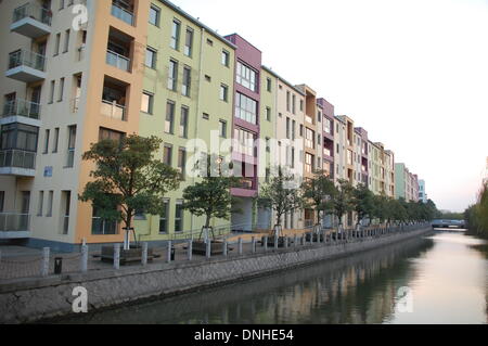 View of an empty housing estate in the Anting suburb of Shanghai, China, 27 November 2013. New cities spring up all over China, but due to poor planning people hardly move there. Even the Beijing party newspaper warns against the ghost towns. Photo: Stephan Scheuer/dpa Stock Photo