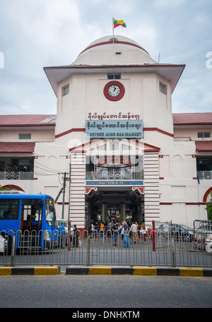 YANGON, MYANMAR - CIRCA DECEMBER 2013: View of the BoGyoke Aung San Market in Yangon. Stock Photo