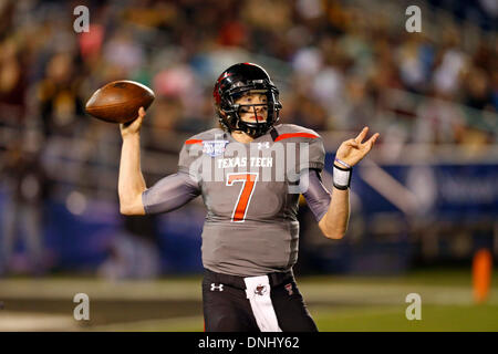 California quarterback Davis Webb during warm ups before an NCAA ...