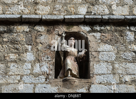 Church wall crevice with sculptue figure of the apostle St Paul, St Paul de Vence, Provence, France Stock Photo