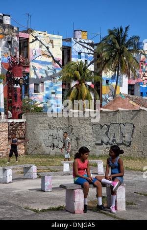 SCHOOLYARD AND, IN THE BACKGROUND, LA SANTERIA PAINTINGS (CUBAN SYNCRETISM, AFRO-CARABEAN CULTURE), PICTORIAL WORKS BY SALVADOR GONZALEZ ESCALONA PAINTED ON THE CITY'S WALLS, CALLEJON DE HAMEL, HAVANA, CUBA, THE CARIBBEAN Stock Photo