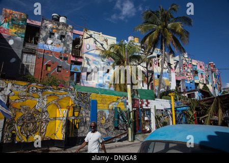 LA SANTERIA PAINTINGS (CUBAN SYNCRETISM, AFRO-CARABEAN CULTURE), PICTORIAL WORKS BY SALVADOR GONZALEZ ESCALONA PAINTED ON THE CITY'S WALLS, CALLEJON DE HAMEL, HAVANA, CUBA, THE CARIBBEAN Stock Photo