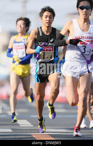 Gunma Prefecture Goverment, Gunma, Japani. 1st Jan, 2014. Tsuyoshi Ugachi (Konica Minolta), JANUARY 1, 2014 - Ekiden : New Year Ekiden 2014 58th All Japan Industrial Ekiden Race Start & Goal at Gunma Prefecture Goverment, Gunma, Japani. Credit:  Yusuke Nakanishi/AFLO SPORT/Alamy Live News Stock Photo