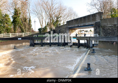 Yalding, Kent, UK. 2nd January 2014. The Environment Agency has issued a flood warning for Yalding Village in County of Kent the first one for 2014 on Thursday 2nd January. The Hampstead lock is overflowing unable to deal with the volume of flood water. Credit:  Yon Marsh/Alamy Live News Stock Photo