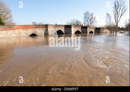 Yalding, Kent, UK. 2nd January 2014. The Environment Agency has issued a flood warning for Yalding Village in County of Kent the first one for 2014 on Thursday 2nd January. The main bridge is swamped with a whirlpool in the foreground Credit:  Yon Marsh/Alamy Live News Stock Photo