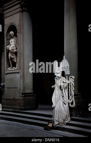 Human statue outside the Uffizi gallery, Florence, Italy Stock Photo