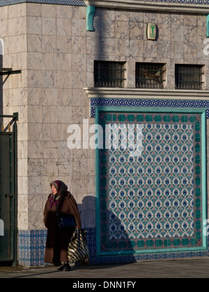 Muslim woman outside the Aziziye mosque in Stoke Newington, east London, UK Stock Photo