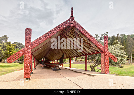 The traditionally styled boathouse on the Waitangi Treaty Grounds, Northland, New Zealand, houses two waka (canoes), ... Stock Photo