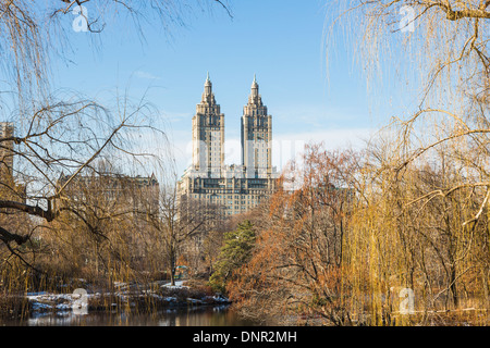 San Remo Building overlooking Central Park and The Lake, Upper West Side, Manhattan, New York, in winter with blue sky and snow Stock Photo