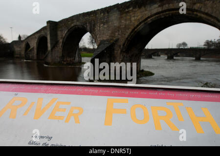 SEPA has issued flood warnings for the Firth of Forth due to recent storms. High tides are predicted to be around 4pm. A view of the River Forth from Stirling Bridge in Stirling, Scotland UK. 4th January 2014. Credit:  Andrew Steven Graham/Alamy Live News Stock Photo