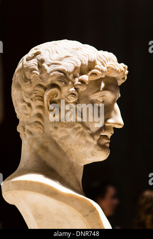 Roman male bust side view hi-res stock photography and images - Alamy
