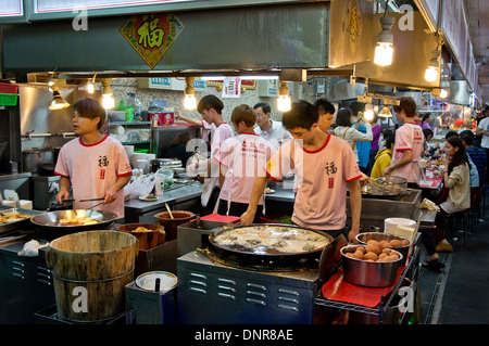 Famous Vendor Making Oyster Omelet in Shilin Night Market, Taipei, Taiwan Stock Photo
